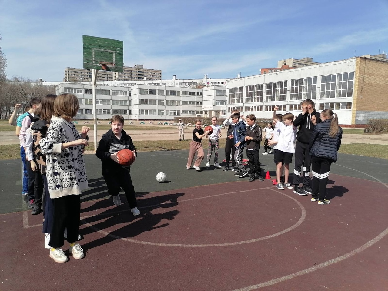 Спортивные эстафеты, посвящённые Дню космонавтики